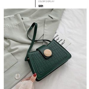 Green shoulder bag size 20x13x5